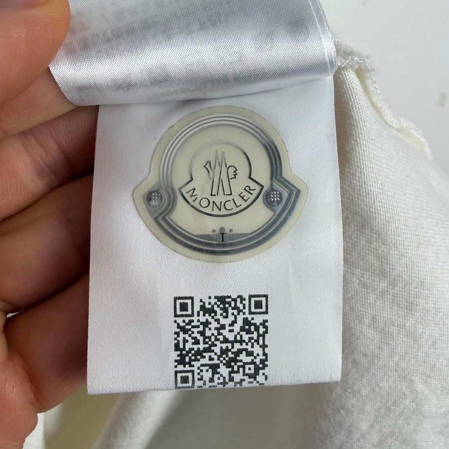 Moncler Logo T-Shirt – Off White (L)