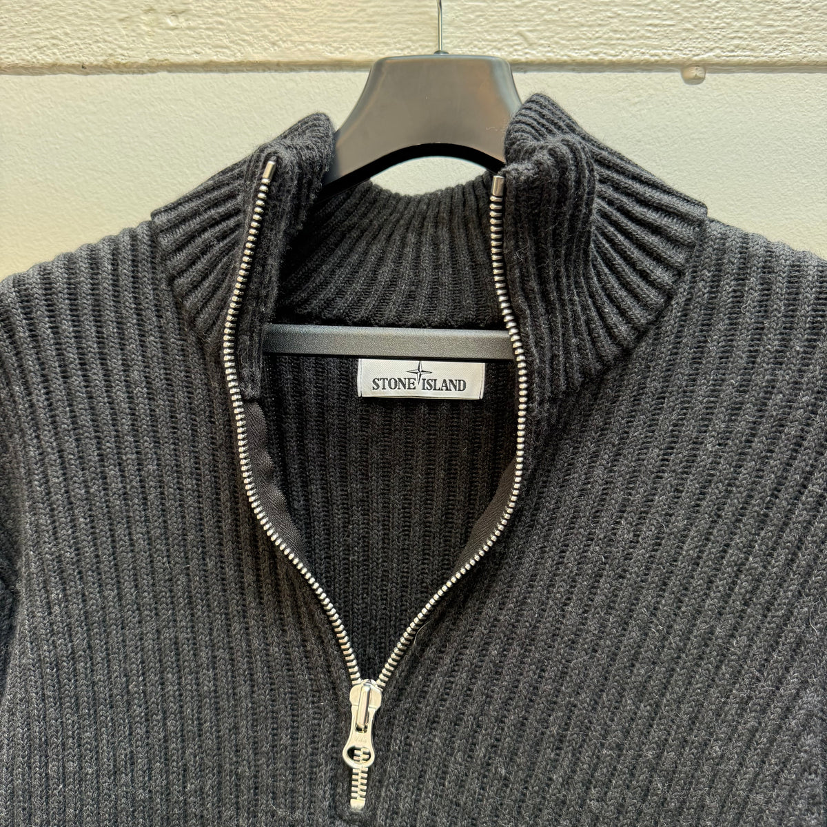 Stone Island Heavy Ribbed Knit Quarter Zip Jumper – Black (L)