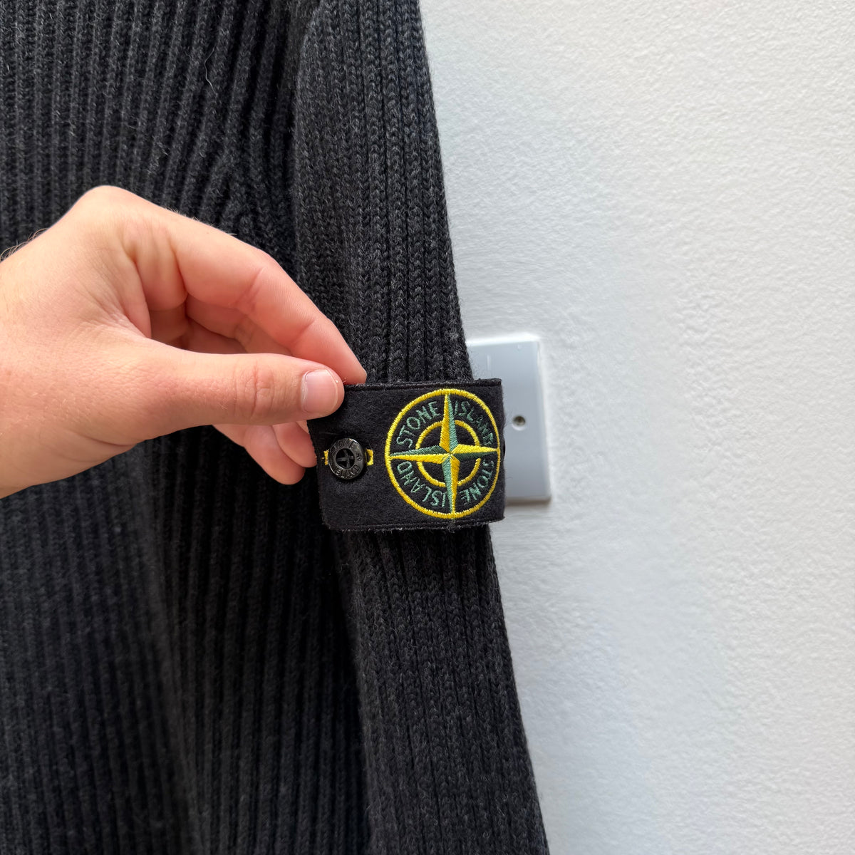 Stone Island Heavy Ribbed Knit Quarter Zip Jumper – Black (L)