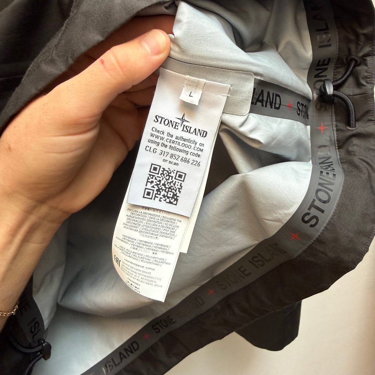 Stone Island Marina Jacquard 3L Gore-Tex Pullover Jacket – Black