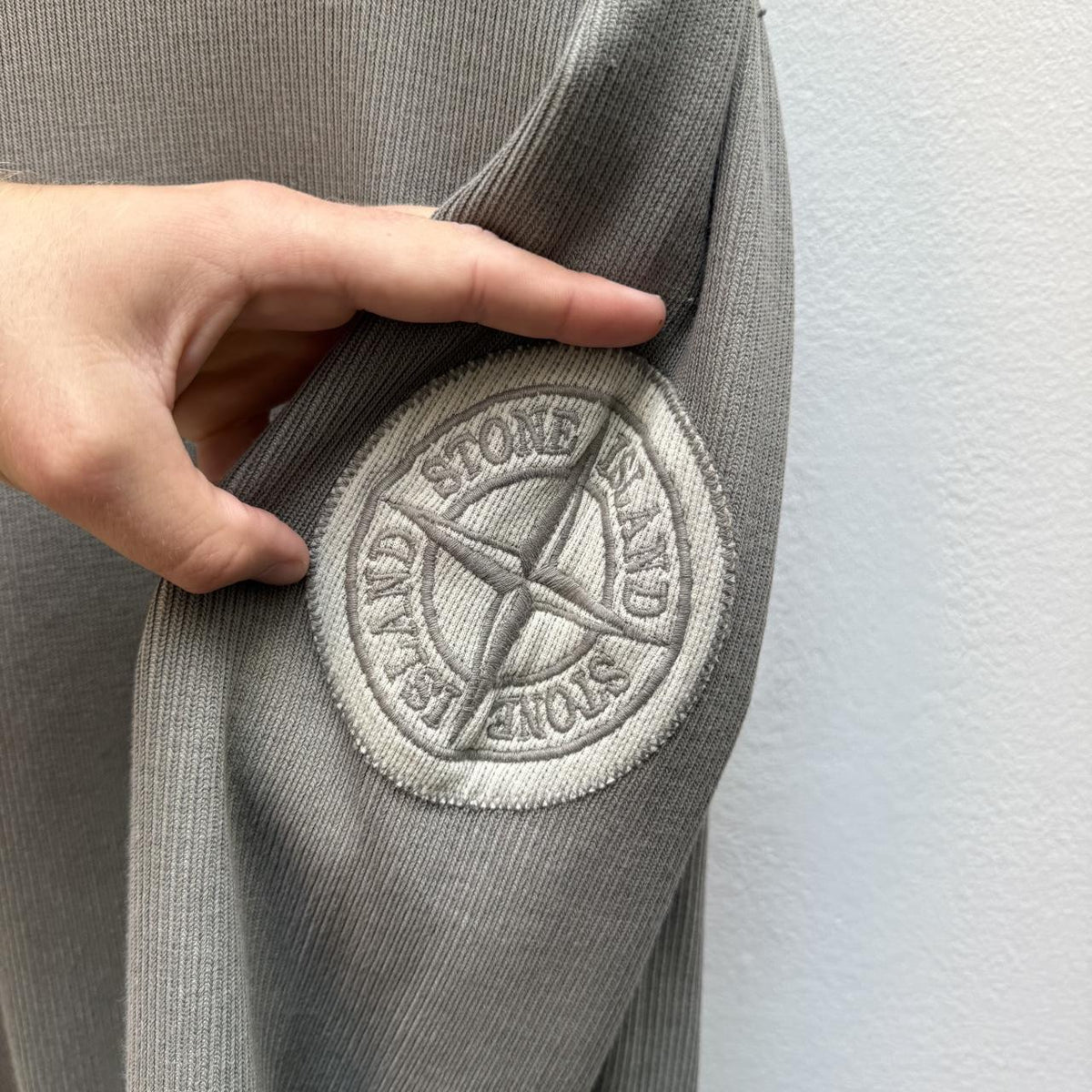 Stone Island Vintage Early 2000s Ribbed Knit Sweatshirt – Taupe Grey (M)